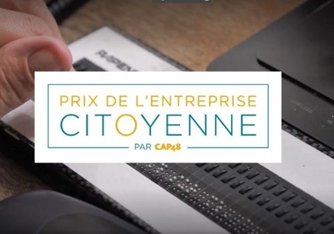 Photo d'une plage braille avec en surimpression le logo du Prix de l'entreprise citoyenne, événement organisé par CAP48 pour distinguer les entreprises les plus inclusives