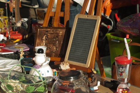 Le vide grenier de Pecq, un bar au profit de CAP48