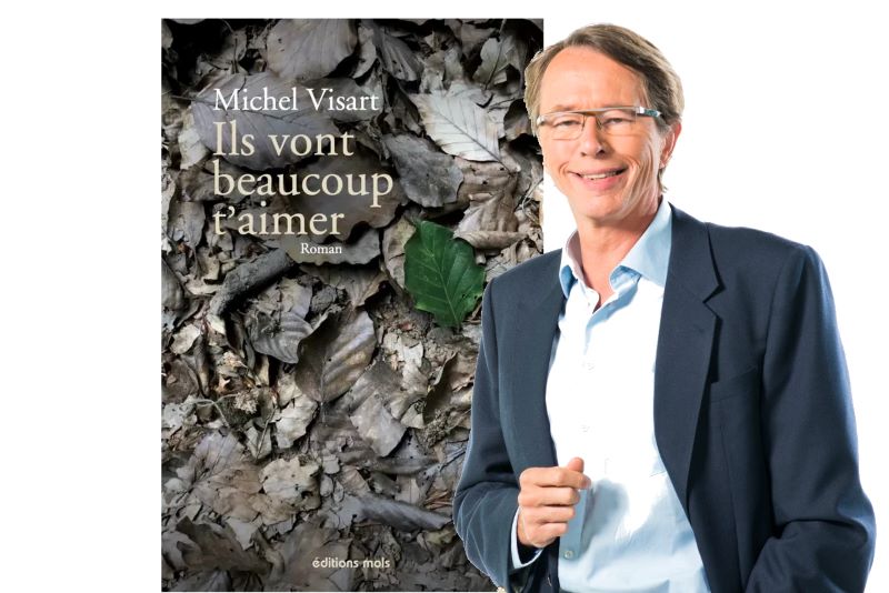 Michel Visart et la couverture de son roman "Ils vont beaucoup t'aimer" vendu au profit de CAP48