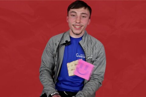 Interview Post-it : Lukas, témoignage d’une enfance bouleversée
